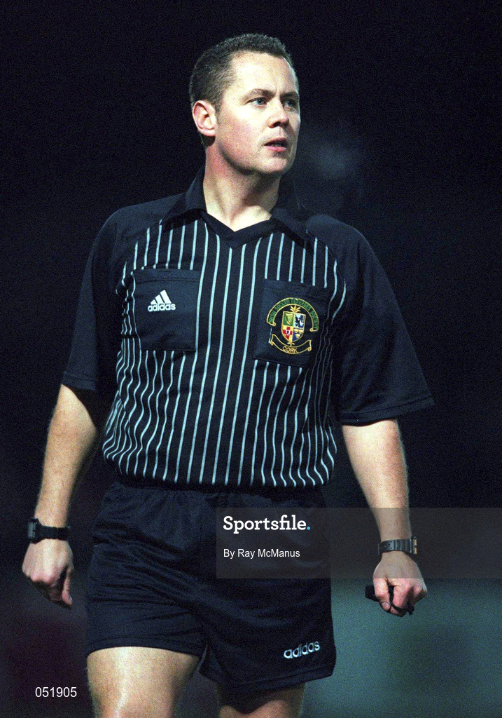 21 January 2000; Referee Aidan O'Regan during the Eircom League Premier Division match between St Patrick's Athletic and Galway United at Richmond Park in Dublin. Photo by Ray McManus/Sportsfile