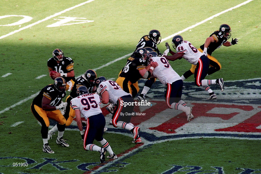 27 July 1997; A general view of the action during the American Bowl between Chicago Bears and Pittsburgh Steelers at Croke Park in Dublin. Photo by David Maher/Sportsfile