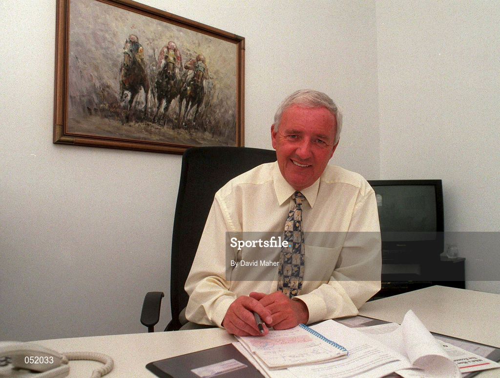 4 June 1998; RTE sports presenter Bill O'Herlihy at work in his RTE Office in Dublin. Photo by David Maher/Sportsfile