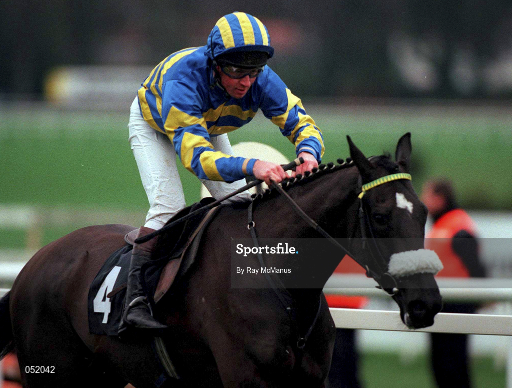 26 December 2000; Bob Justice, with Garrett Cotter up, on their way to winning the Kerry Spring Maiden Hurdle on Day One of the Leopardstown Christmas Festival at Leopardstown Racecourse in Dublin. Photo by Ray McManus/Sportsfile