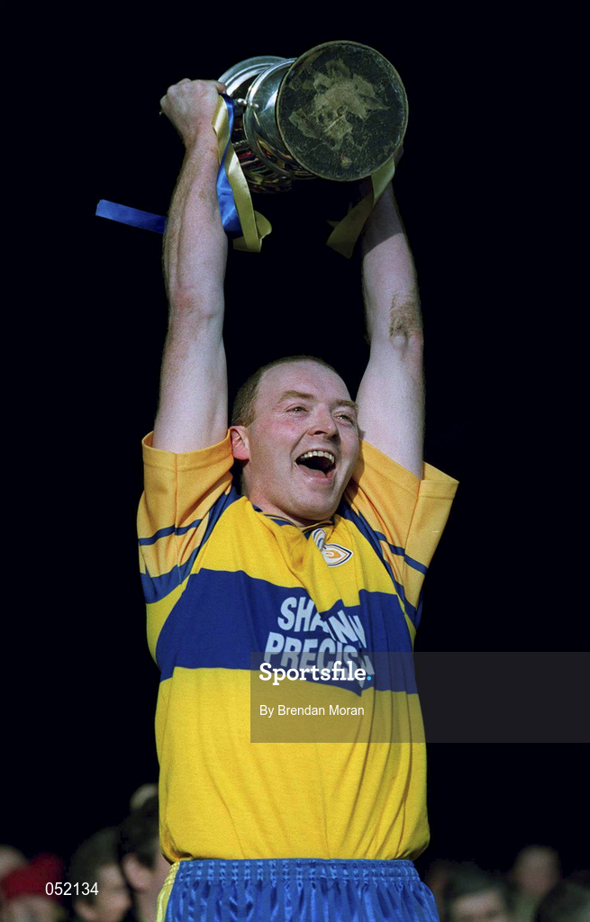 26 November 2000; Sixmilebridge Captain Christy Chaplin lifts the trophy following the AIB Munster Senior Hurling Club Championship Final match between Sixmilebridge and Mount Sion at Semple Stadium in Thurles, Tipperary. Photo by Brendan Moran/Sportsfile