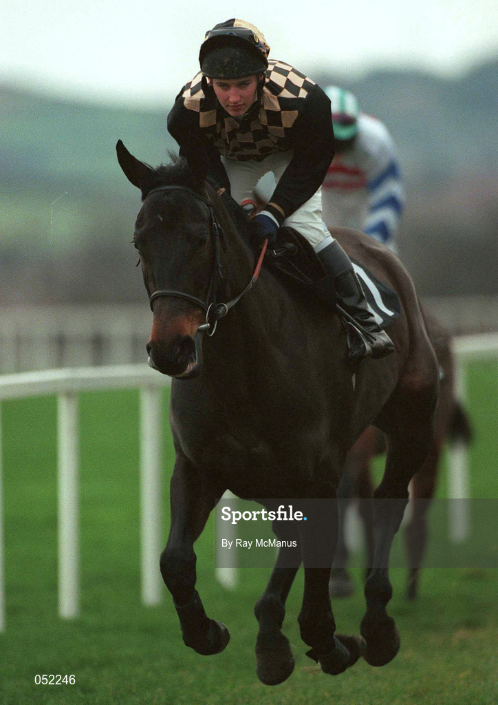 26 December 2000; Lorna's Lady, with Paul Wade up, during the Kerry Spring Maiden Hurdle on Day One of the Leopardstown Christmas Festival at Leopardstown Racecourse in Dublin. Photo by Ray McManus/Sportsfile