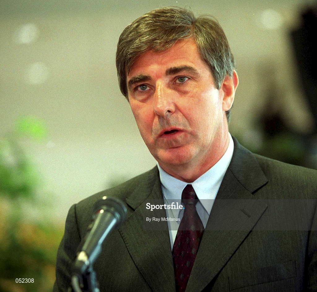 16 January 2000; Chairman of Irish Horseracing Authority Denis Brosnan at Fairyhouse Racecourse in Meath. Photo by Ray McManus/Sportsfile