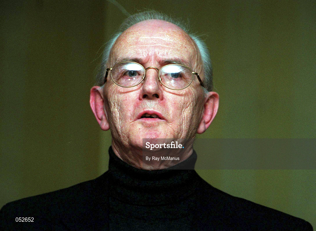 27 November 2000; Jimmy Magees speaks at the I Remember it Well: Jimmy Magee, the Official Biography Book Launch. Photo by Ray McManus/Sportsfile