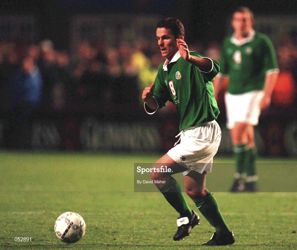 11 October 2000; Mark Kinsella of Republic of Ireland during the World Cup 2002 Qualification Group 2 match between Republic of Ireland and Estonia at Lansdowne Road in Dublin. Photo by David Maher/Sportsfile