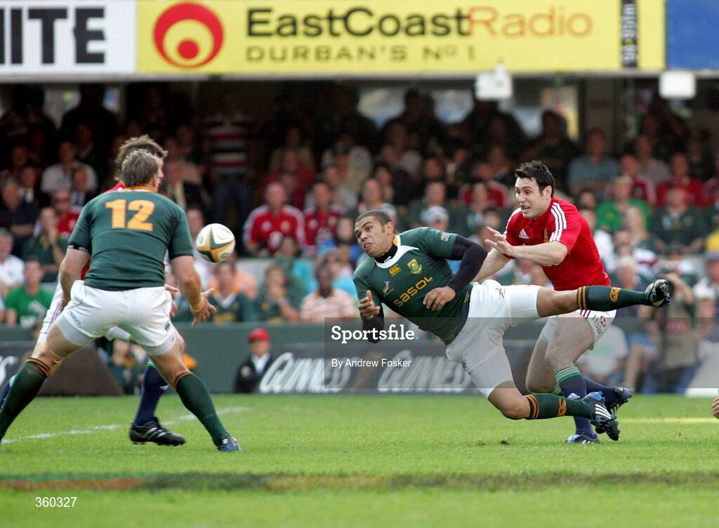 20 June 2009; Stephen Jones, British and Irish Lions, in action against Bryan Habana and Jean de Villiers, South Africa. 1st Test, South Africa v British and Irish Lions, ABSA Stadium, Durban, South Africa. Picture credit: Andrew Fosker / SPORTSFILE