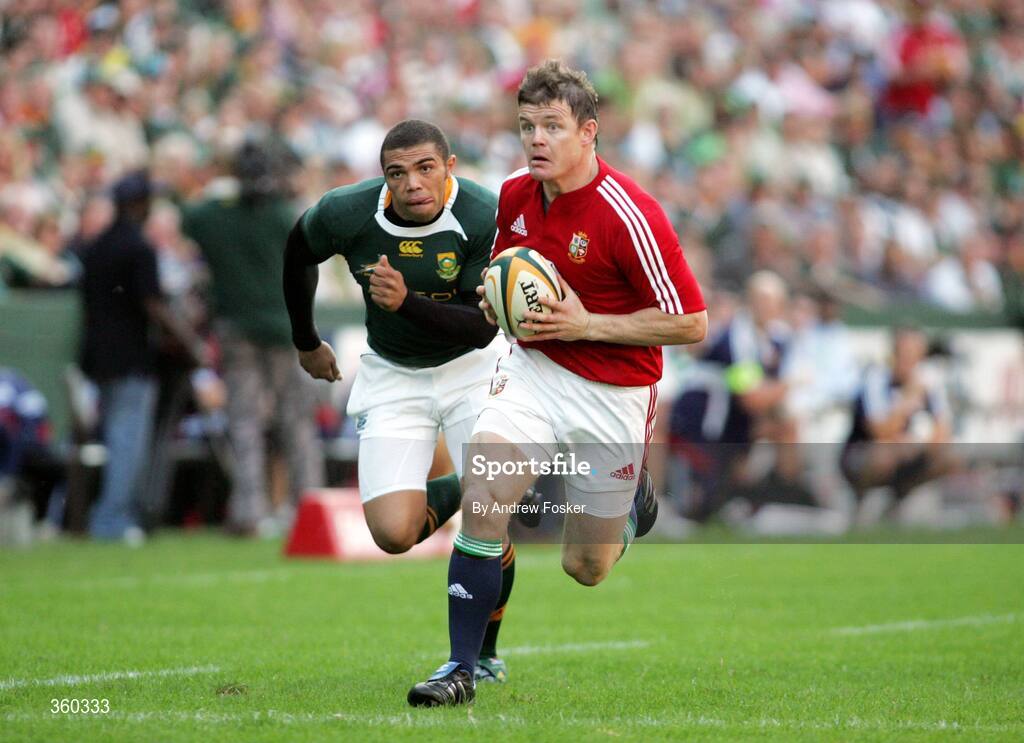 20 June 2009; Brian O'Driscoll, British and Irish Lions, breaks away from Bryan Habana, South Africa. 1st Test, South Africa v British and Irish Lions, ABSA Stadium, Durban, South Africa. Picture credit: Andrew Fosker / SPORTSFILE