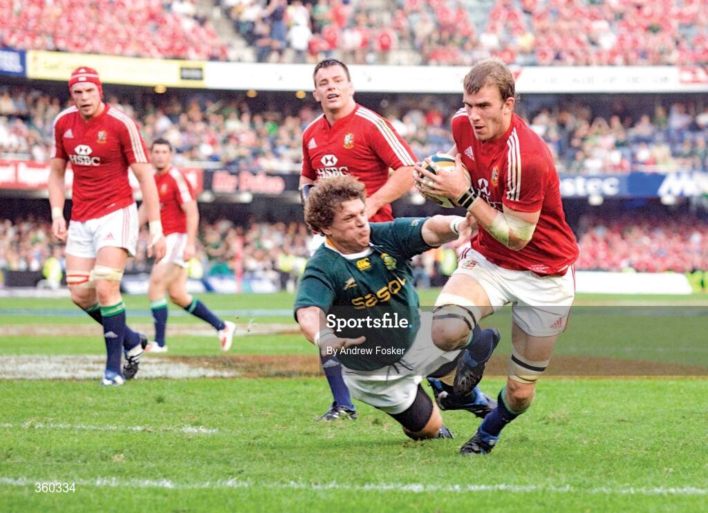 20 June 2009; Tom Croft, British and Irish Lions, beats Jaque Fourie, South Africa, to score his second try. 1st Test, South Africa v British and Irish Lions, ABSA Stadium, Durban, South Africa. Picture credit: Andrew Fosker / SPORTSFILE