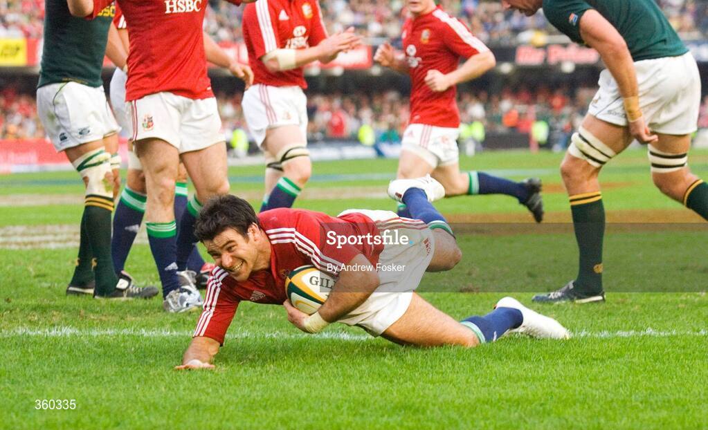 20 June 2009; British and Irish Lions' Mike Phillips scores a try late in the second half. 1st Test, South Africa v British and Irish Lions, ABSA Stadium, Durban, South Africa. Picture credit: Andrew Fosker / SPORTSFILE