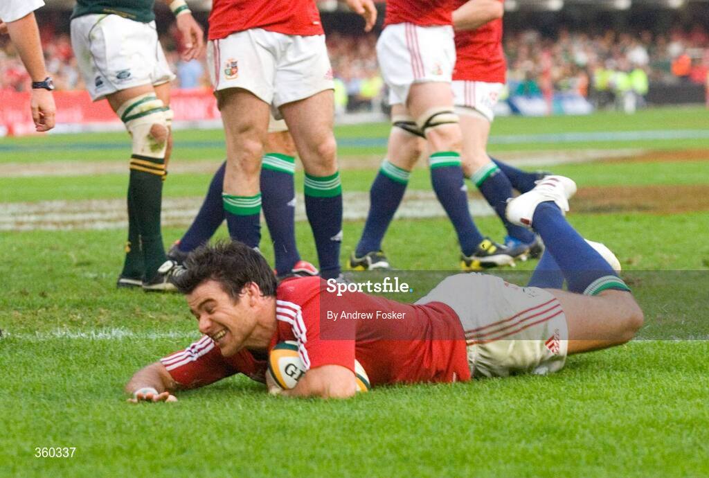 20 June 2009; British and Irish Lions' Mike Phillips scores a try late in the second half. 1st Test, South Africa v British and Irish Lions, ABSA Stadium, Durban, South Africa. Picture credit: Andrew Fosker / SPORTSFILE