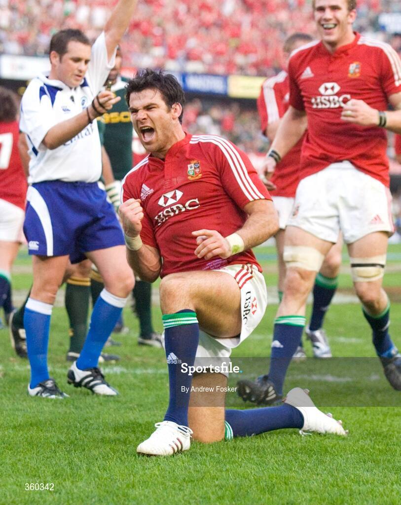 20 June 2009; British and Irish Lions' Mike Phillips celebrates his try. 1st Test, South Africa v British and Irish Lions, ABSA Stadium, Durban, South Africa. Picture credit: Andrew Fosker / SPORTSFILE