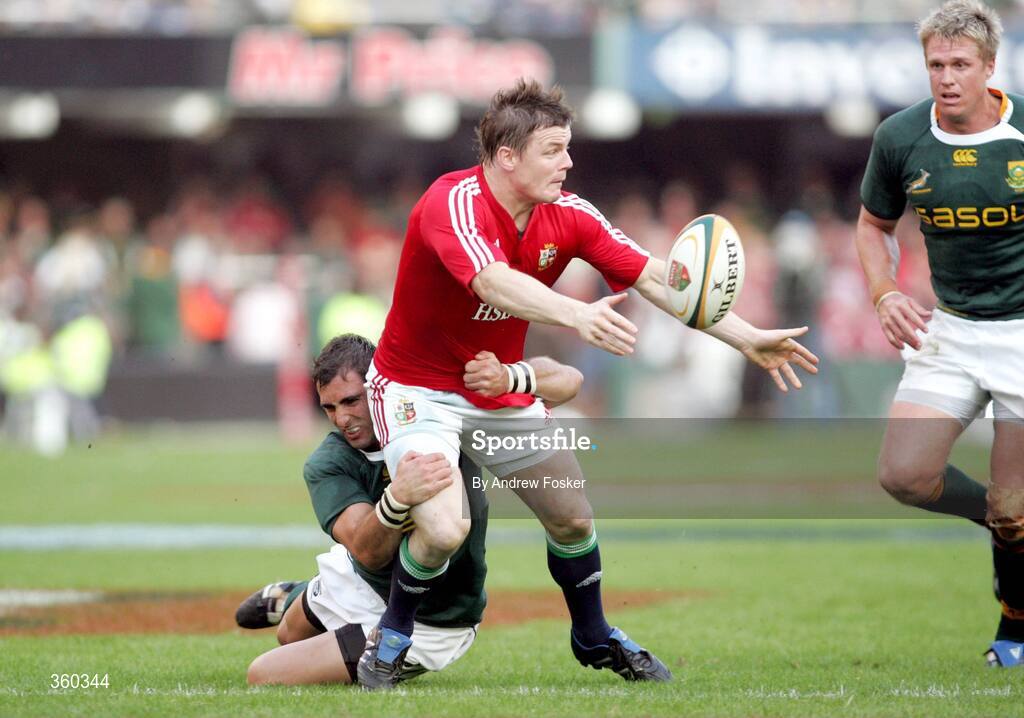 20 June 2009; Brian O'Driscoll, British and Irish Lions, passes out of a Ruan Pienaar, South Africa, tackle 1st Test, South Africa v British and Irish Lions, ABSA Stadium, Durban, South Africa. Picture credit: Andrew Fosker / SPORTSFILE