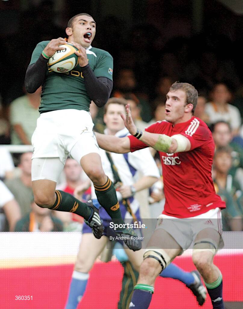 20 June 2009; Tom Croft, British and Irish Lions, moves in to tackle Bryan Habana, South Africa. 1st Test, South Africa v British and Irish Lions, ABSA Stadium, Durban, South Africa. Picture credit: Andrew Fosker / SPORTSFILE