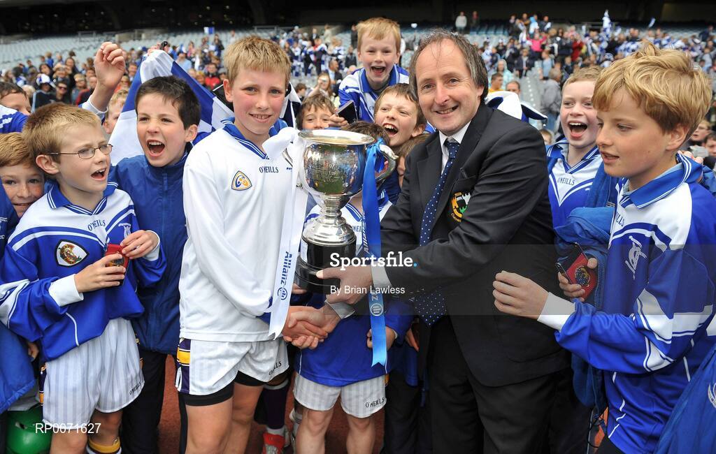 18 June 2009; Scoil San Treasa captain Alex Considine is presented with the Corn Ui Mhaolain by Edward O'Riordan, Chairman, Cumann na mBunscoil. Allianz Cumann na mBunscoil Finals, Scoil San Treasa, Mount Merrion v Holy Spirit, Ballymun, Corn Ui Mhaolain, Croke Park, Dublin. Picture credit: Brian Lawless / SPORTSFILE