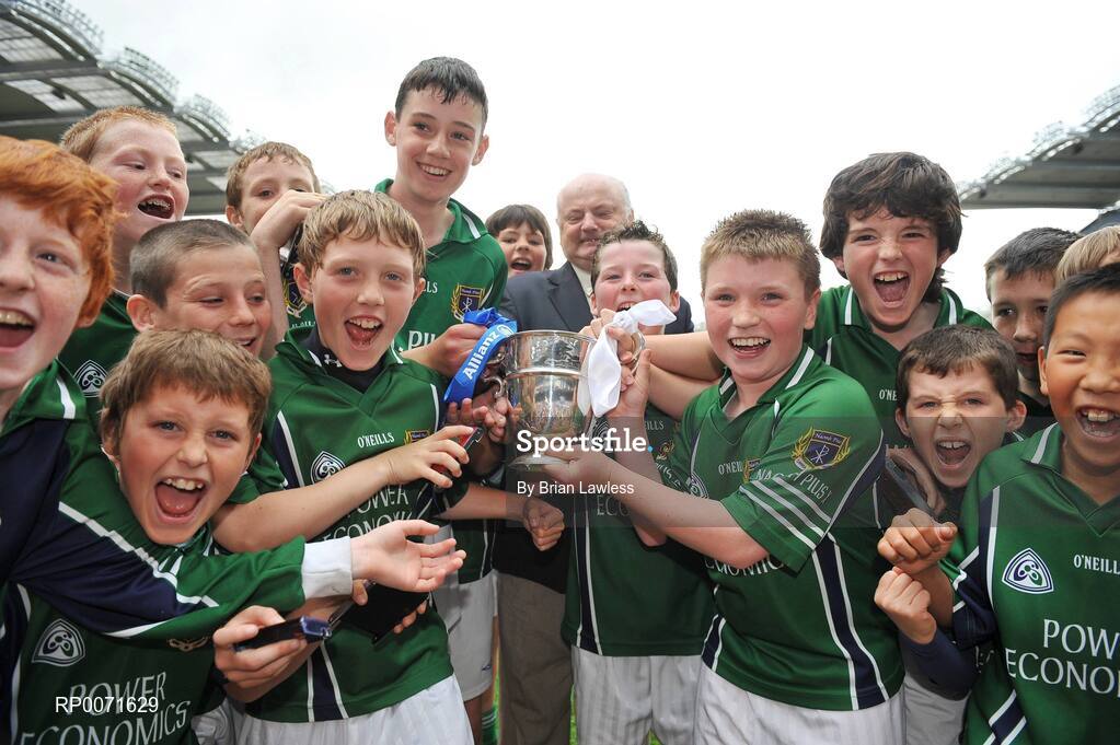 18 June 2009; St. Pius X B.N.S players celebrate with the Corn Frank Cahill after the game. Allianz Cumann na mBunscoil Finals, St. Pius X B.N.S., Dublin, v St. Brigids, Killester, Corn Frank Cahill, Croke Park, Dublin. Picture credit: Brian Lawless / SPORTSFILE