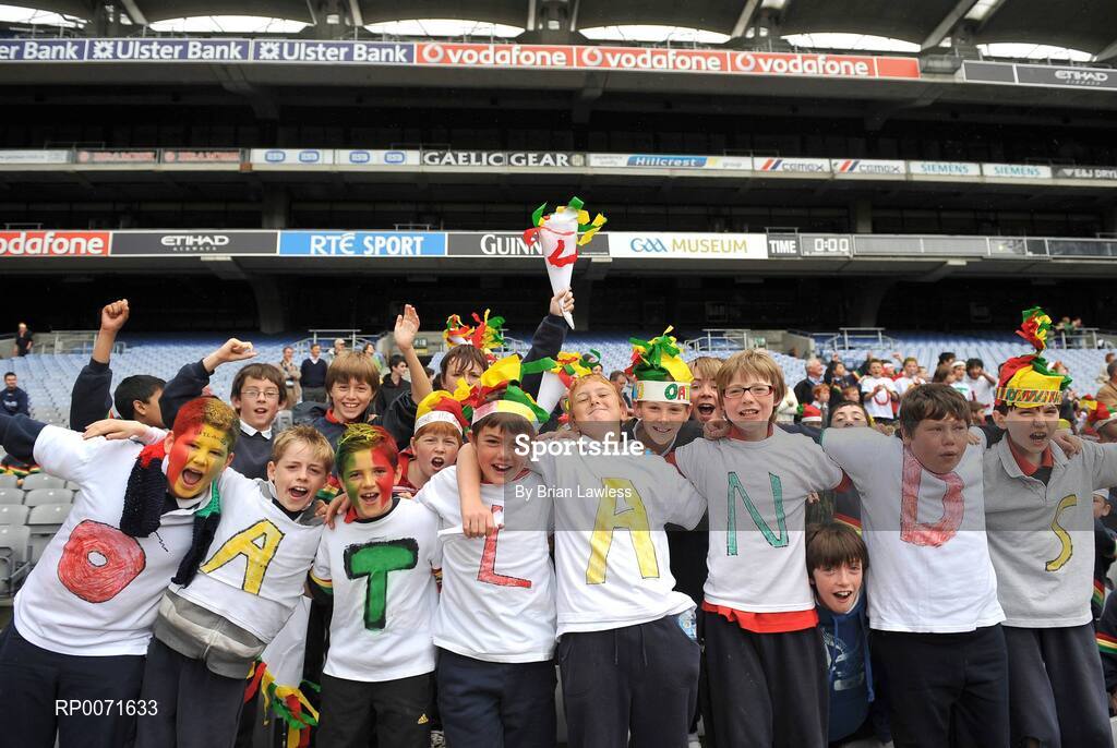 18 June 2009; Oatlands pupils show their support during the match. Allianz Cumann na mBunscoil Finals, Oatlands, Mt. Merrion, v St. Patrick's, Drumcondra, Corn Fianna Fail, Croke Park, Dublin. Picture credit: Brian Lawless / SPORTSFILE
