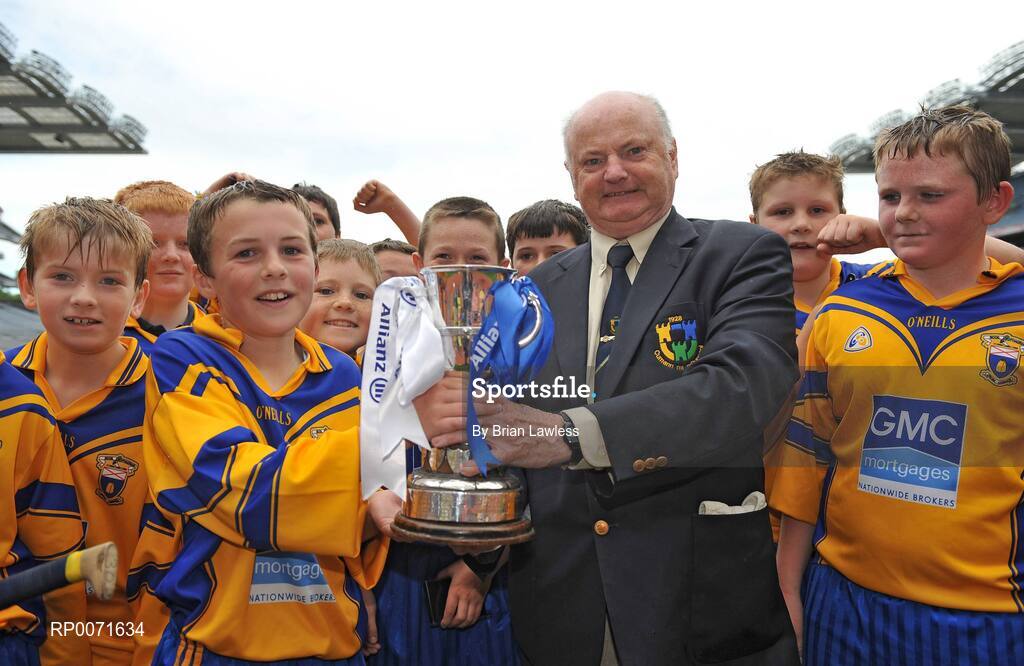18 June 2009; St. Patrick's captain Sean Baxter is presented with the Corn Fianna Fail by Tadhg Kenny, President of Cumann na mBunscoil. Allianz Cumann na mBunscoil Finals, Oatlands, Mt. Merrion, v St. Patrick's, Drumcondra, Corn Fianna Fail, Croke Park, Dublin. Picture credit: Brian Lawless / SPORTSFILE