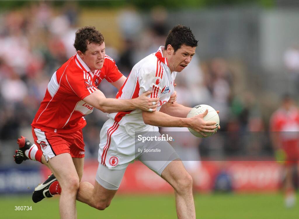 21 June 2009; Sean Kavanagh, Tyrone, in action against Barry McGoldrick, Derry. GAA Football Ulster Senior Championship Semi-Final, Tyrone v Derry, Casement Park, Belfast, Co. Antrim. Photo by Sportsfile
