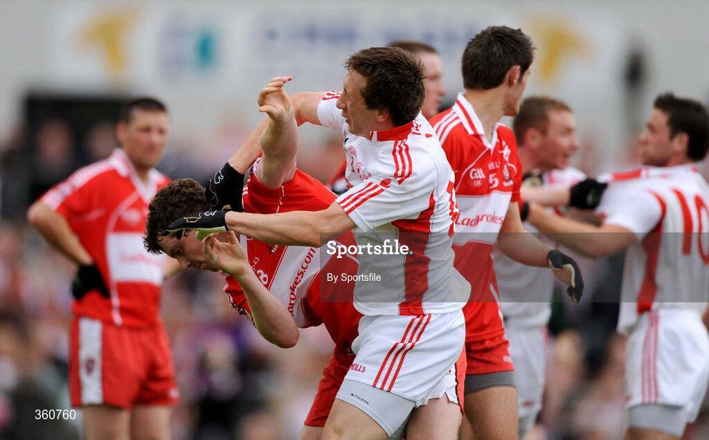 21 June 2009; Colm Cavanagh, Tyrone, gets involved in a tussle with Barry McGoldrick, Derry. GAA Football Ulster Senior Championship Semi-Final, Tyrone v Derry, Casement Park, Belfast, Co. Antrim. Photo by Sportsfile