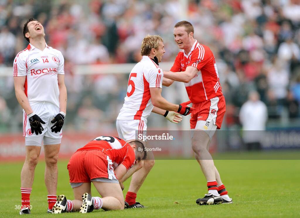 21 June 2009; Owen Mulligan, Tyrone, gets involved in an incident with Joe Diver, Derry. GAA Football Ulster Senior Championship Semi-Final, Tyrone v Derry, Casement Park, Belfast, Co. Antrim. Photo by Sportsfile