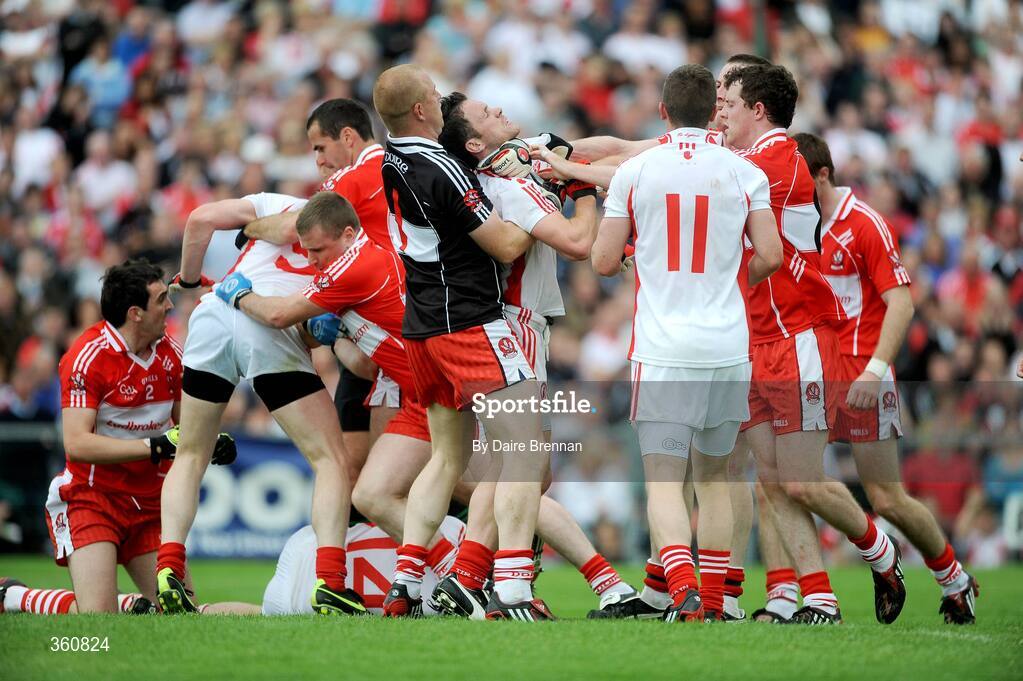 21 June 2009; A row breaks out among the players during the 2nd half. GAA Football Ulster Senior Championship Semi-Final, Tyrone v Derry, Casement Park, Belfast, Co. Antrim. Picture credit: Daire Brennan / SPORTSFILE