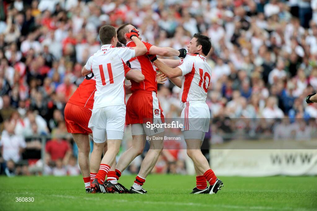 21 June 2009; A row breaks out among the players during the 2nd half. GAA Football Ulster Senior Championship Semi-Final, Tyrone v Derry, Casement Park, Belfast, Co. Antrim. Picture credit: Daire Brennan / SPORTSFILE