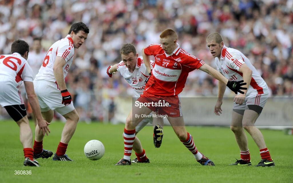 21 June 2009; Sean O'Neill, Tyrone, in action against Seamus Bradley, Derry. GAA Football Ulster Senior Championship Semi-Final, Tyrone v Derry, Casement Park, Belfast, Co. Antrim. Picture credit: Oliver McVeigh / SPORTSFILE