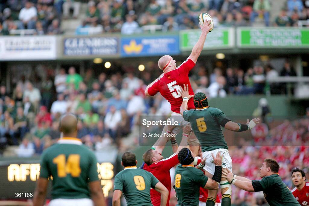 20 June 2009; Paul O'Connell, British and Irish Lions, wins possession in the lineout  against Victor Matfield, South Africa. 1st Test, South Africa v British and Irish Lions, ABSA Stadium, Durban, South Africa. Picture credit: Andrew Fosker / SPORTSFILE