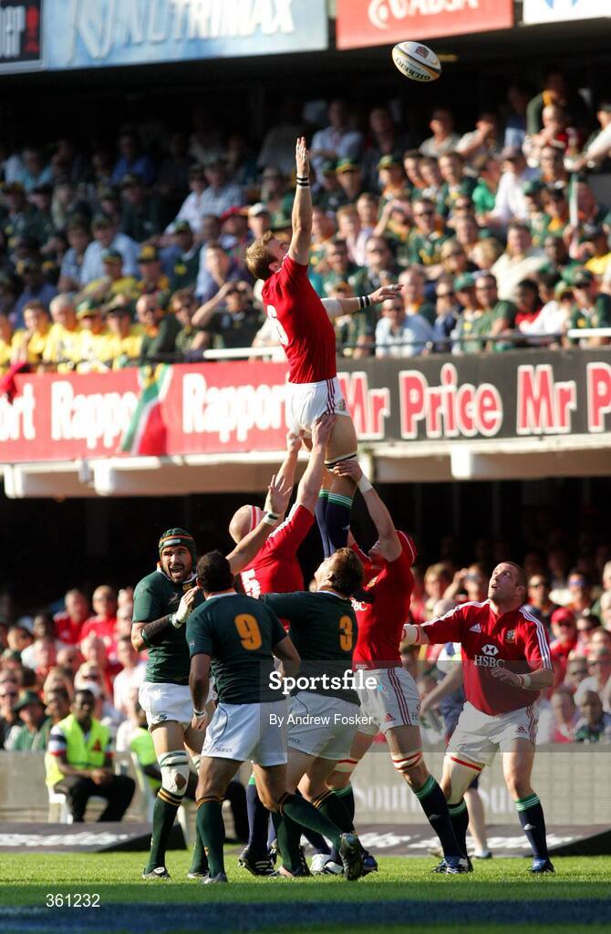 20 June 2009; Tom Croft, British and Irish Lions, wins possession in the lineout. 1st Test, South Africa v British and Irish Lions, ABSA Stadium, Durban, South Africa. Picture credit: Andrew Fosker / SPORTSFILE