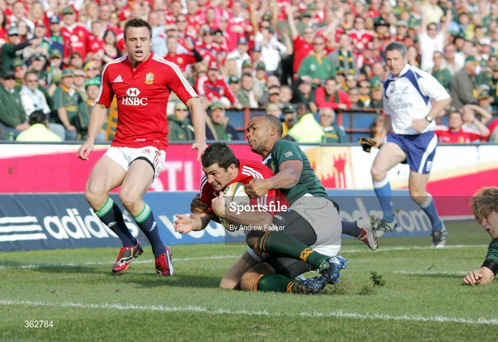 27 June 2009; Rob Kearney, British and Irish Lions, scores the Lions first try of the game. 2nd Test, South Africa v British and Irish Lions, Loftus Versfeld Stadium, Pretoria, South Africa. Picture credit: Andrew Fosker / SPORTSFILE