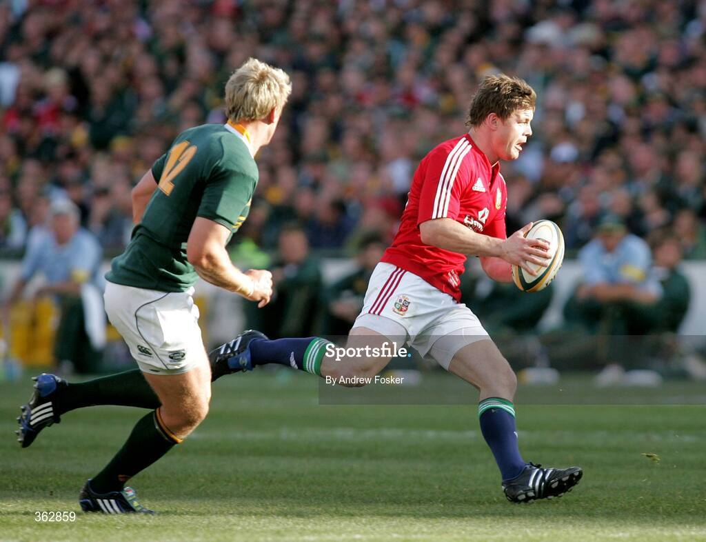 27 June 2009; Brian O'Driscoll, British and Irish Lions, breaks away from Jean de Villiers, South Africa. 2nd Test, South Africa v British and Irish Lions, Loftus Versfeld Stadium, Pretoria, South Africa. Picture credit: Andrew Fosker / SPORTSFILE