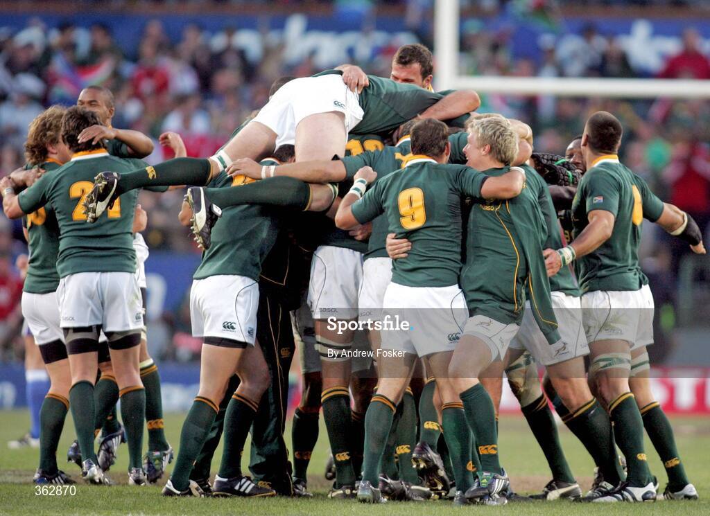 27 June 2009; South Africa players celebrate after victory over the British and Irish Lions. 2nd Test, South Africa v British and Irish Lions, Loftus Versfeld Stadium, Pretoria, South Africa. Picture credit: Andrew Fosker / SPORTSFILE