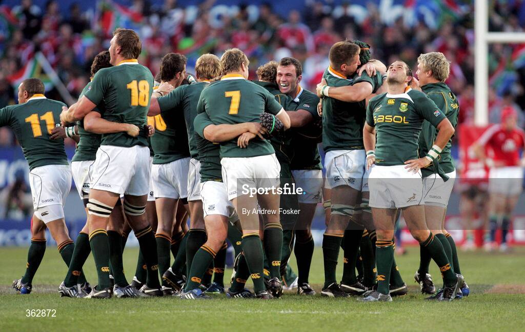 27 June 2009; South Africa players celebrate after victory over the British and Irish Lions. 2nd Test, South Africa v British and Irish Lions, Loftus Versfeld Stadium, Pretoria, South Africa. Picture credit: Andrew Fosker / SPORTSFILE