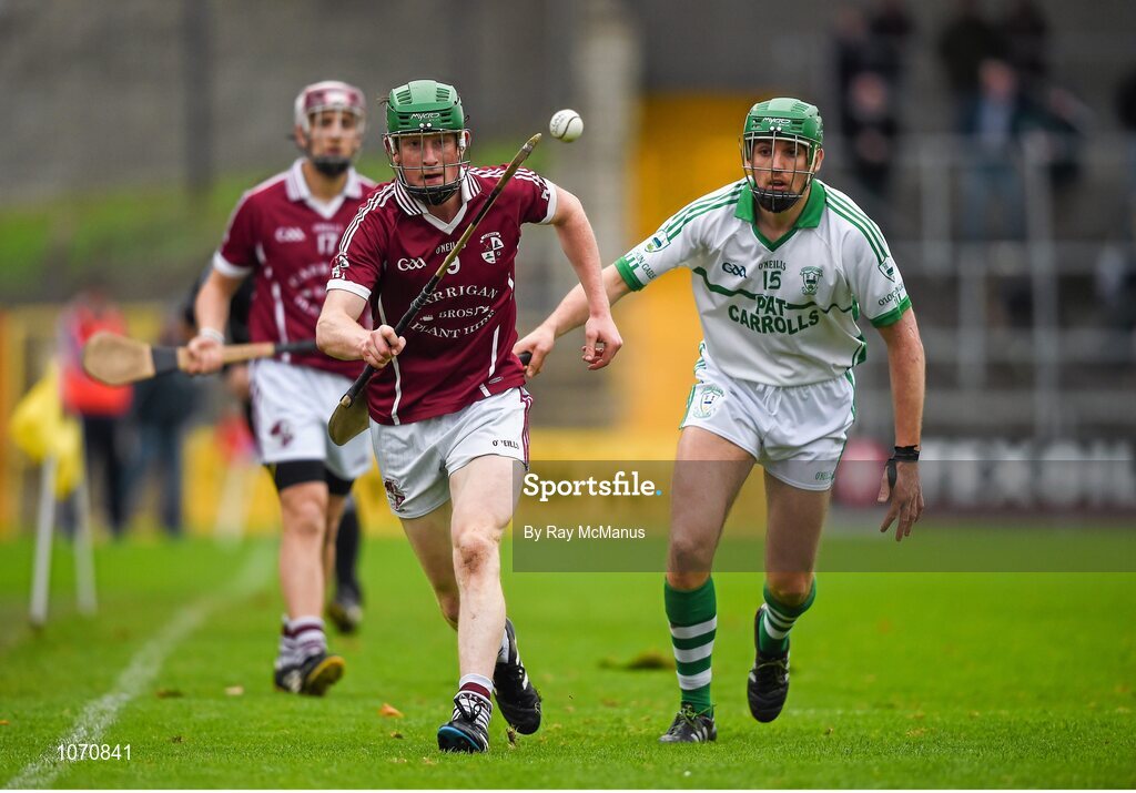 25 October 2015; Jack Langton, Clara, in action against Mark Kelly, O'Loughlin Gaels. St. Canice's Credit Union Kilkenny County Senior Hurling Championship Final, Clara v O'Loughlin Gaels. Nowlan Park, Kilkenny. Picture credit: Ray McManus / SPORTSFILE