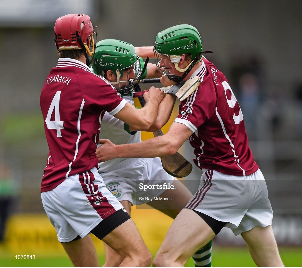 25 October 2015; Mark Kelly, O'Loughlin Gaels, in action against Sean O'Shea, left, and Jack Langton, Clara. St. Canice's Credit Union Kilkenny County Senior Hurling Championship Final, Clara GAA v O'Loughlin Gaels GAA Club. Nowlan Park, Kilkenny. Picture credit: Ray McManus / SPORTSFILE