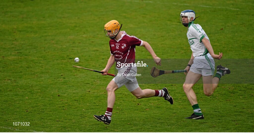 25 October 2015; Liam Ryan, Clara, races clear of Huw Lawlor, O'Loughlin Gaels. St. Canice's Credit Union Kilkenny County Senior Hurling Championship Final, Clara GAA v O'Loughlin Gaels GAA Club. Nowlan Park, Kilkenny. Picture credit: Dean Cullen / SPORTSFILE