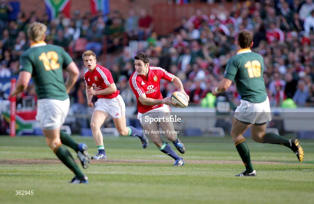 27 June 2009; Stephen Jones, British and Irish Lions, in action against Ruan Pienaar and Jean de Vililers, South Africa. 2nd Test, South Africa v British and Irish Lions, Loftus Versfeld Stadium, Pretoria, South Africa. Picture credit: Andrew Fosker / SPORTSFILE