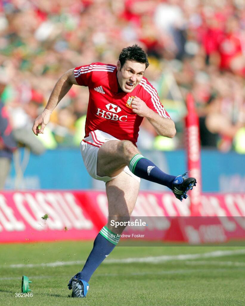 27 June 2009; Stephen Jones, British and Irish Lions, in action against South Africa. 2nd Test, South Africa v British and Irish Lions, Loftus Versfeld Stadium, Pretoria, South Africa. Picture credit: Andrew Fosker / SPORTSFILE
