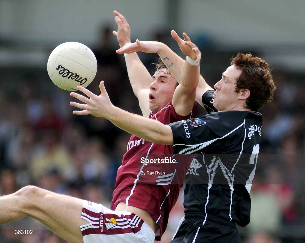 28 June 2009; Finian Hanley, Galway, in action against  Kenneth Sweeney, Sligo. GAA Football Connacht Senior Championship Semi-Final, Sligo v Galway, Markievicz Park, Sligo. Picture credit: Ray Ryan / SPORTSFILE