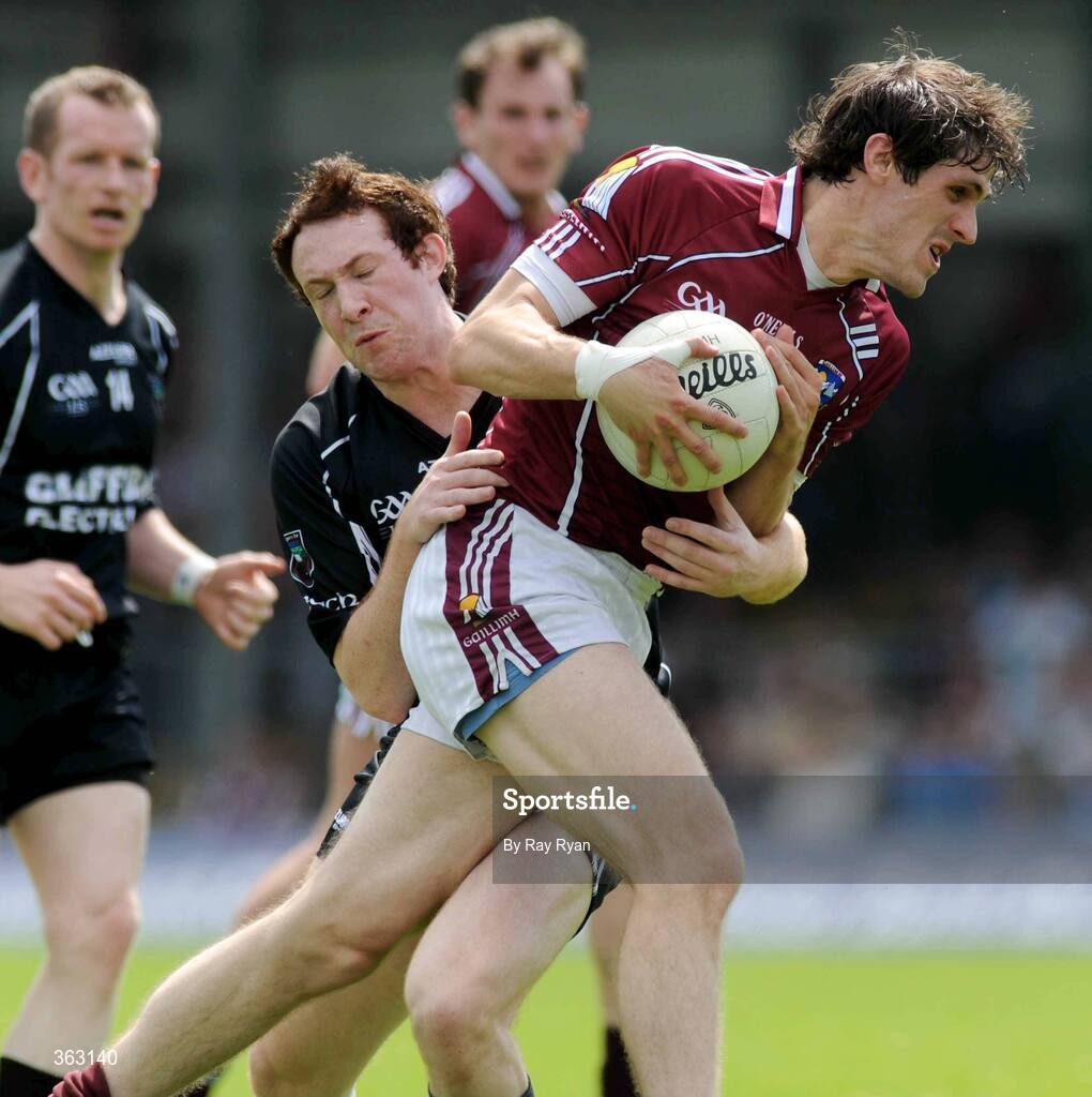 28 June 2009; Niall Coyne, Galway, in action against Kenneth Sweeney, Sligo. GAA Football Connacht Senior Championship Semi-Final, Sligo v Galway, Markievicz Park, Sligo. Picture credit: Ray Ryan / SPORTSFILE