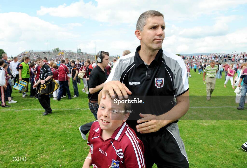 28 June 2009; Sligo manager Kevin Walsh signs an autograph for a young Galway supporter after the game. GAA Football Connacht Senior Championship Semi-Final, Sligo v Galway, Markievicz Park, Sligo. Picture credit: Ray Ryan / SPORTSFILE