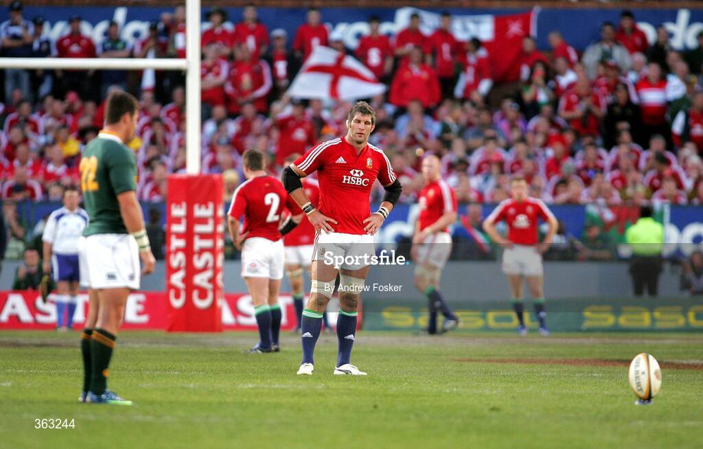27 June 2009; Morne Steyn, South Africa, lines up his winning kick as Simon Shaw closes his eyes and Matthew Rees, no.2, turns his back. 2nd Test, South Africa v British and Irish Lions, Loftus Versfeld Stadium, Pretoria, South Africa. Picture credit: Andrew Fosker / SPORTSFILE