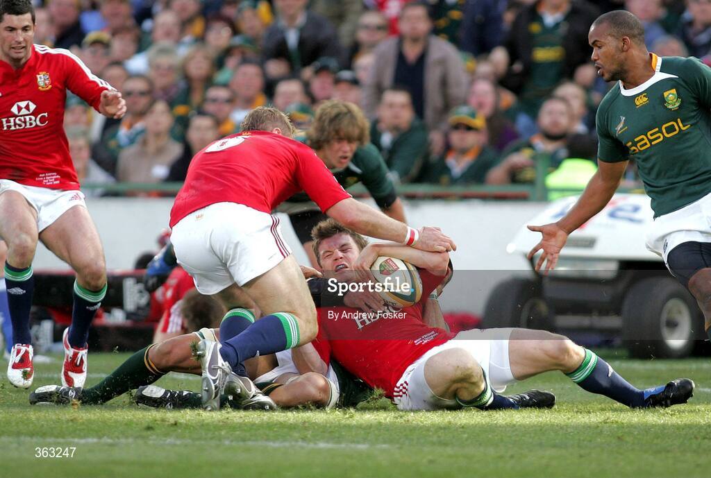 27 June 2009; Brian O'Driscoll, British and Irish Lions, attempts to release the ball to team-mate Jamie Heaslip under pressure from South Africa. 2nd Test, South Africa v British and Irish Lions, Loftus Versfeld Stadium, Pretoria, South Africa. Picture credit: Andrew Fosker / SPORTSFILE