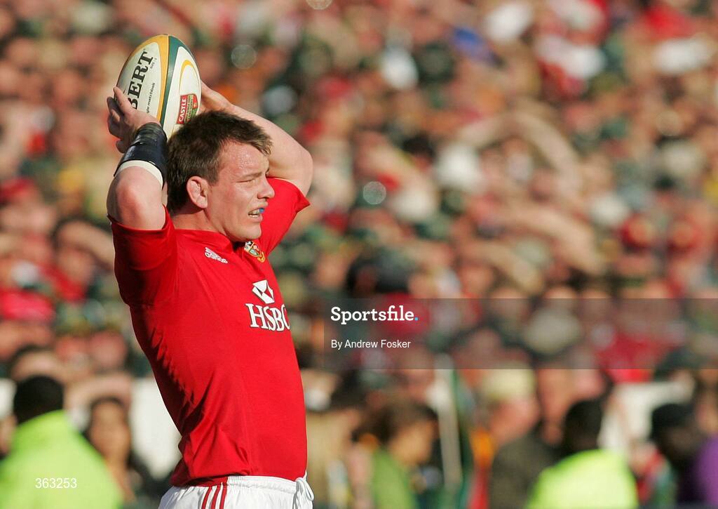 27 June 2009; Matthew Rees, British and Irish Lions, prepares to throw in at the lineout. 2nd Test, South Africa v British and Irish Lions, Loftus Versfeld Stadium, Pretoria, South Africa. Picture credit: Andrew Fosker / SPORTSFILE
