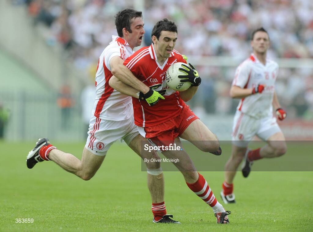21 June 2009; Kevin McGuckin, Derry, in action against Joe McMahon, Tyrone. GAA Football Ulster Senior Championship Semi-Final, Tyrone v Derry, Casement Park, Belfast, Co. Antrim. Picture credit: Oliver McVeigh / SPORTSFILE