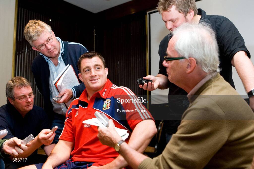 2 July 2009; Andrew Sheridan speaks with journalists Steve Bale, left, Mick Cleary, top left, Alex Lowe, right, and Peter Jackson, bottom right, during a British & Irish Lions Press Conference ahead of their 3rd test against South Africa on Saturday. Sandton Sun Hotel, Johannesburg, South Africa. Picture credit: Andrew Fosker / SPORTSFILE