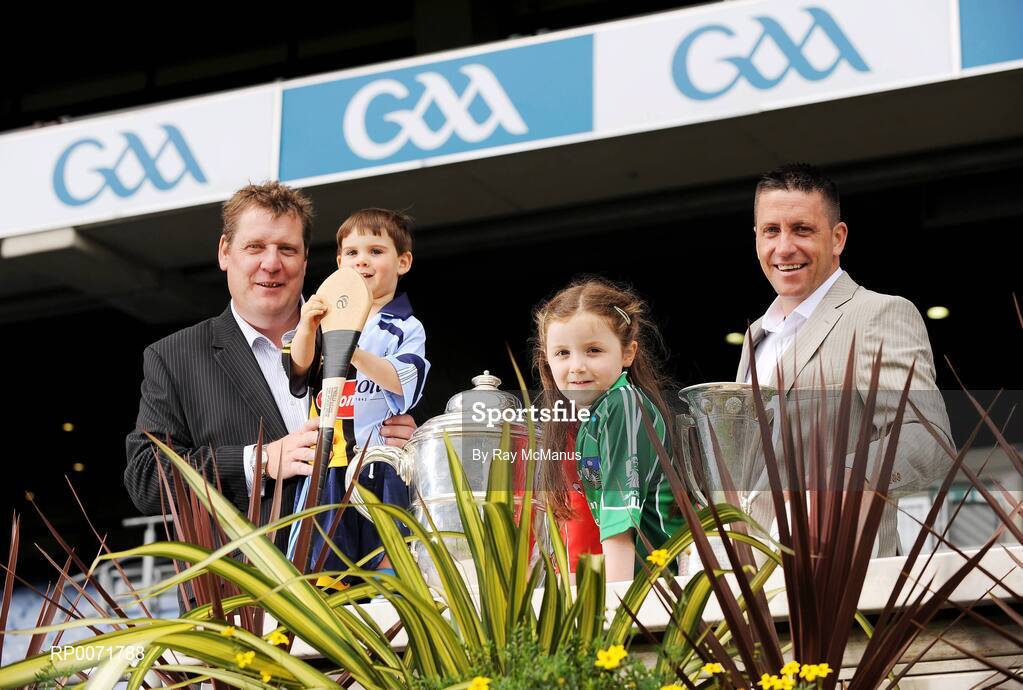 1 July 2009; TV3 panellists Daithi Regan, hurling, with Oscar Holden, 2 and 1/2 years, and Senan Connell, right, and five-year-old Chloe Danton at the TV3 Silverware Sunday photocall. Croke Park, Dublin. Picture credit: Ray McManus / SPORTSFILE