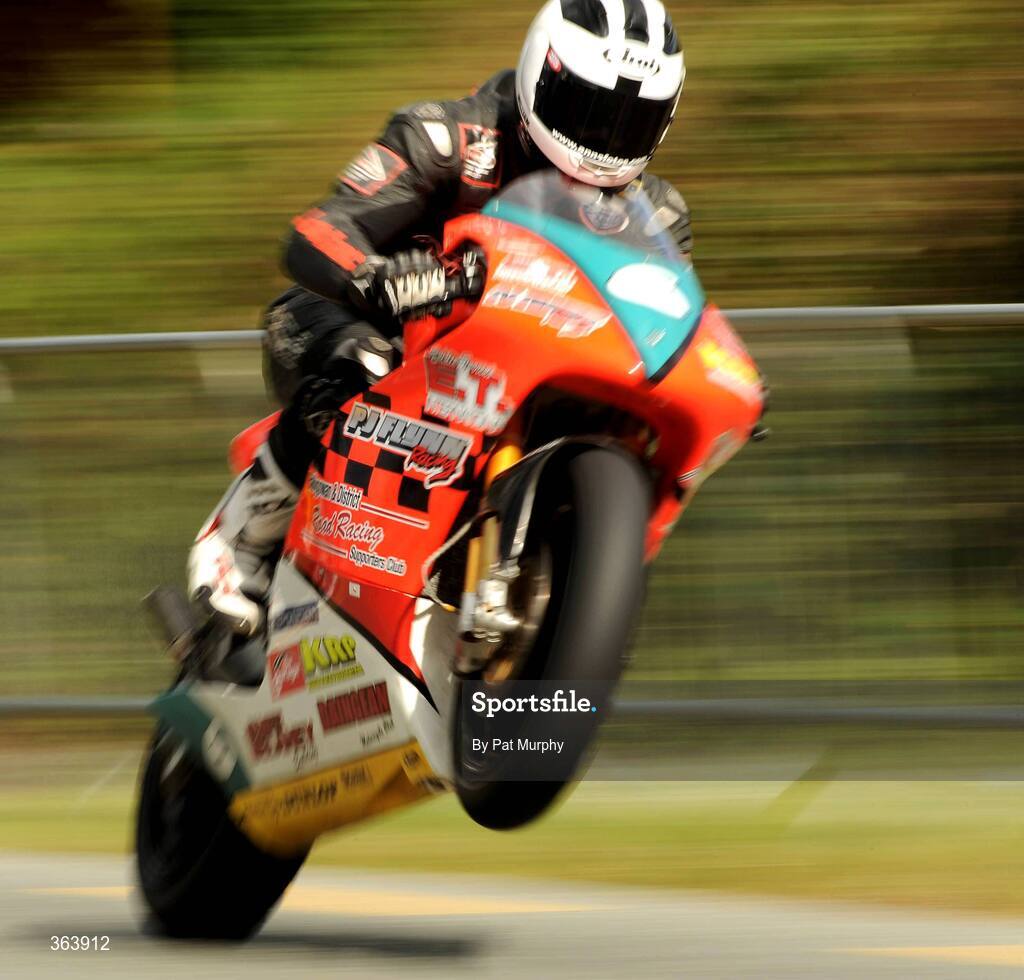 3 July 2009; William Dunlop, CD Yamaha 1000cc, in action during the Skerries 100 Motorcycling Practice, Skerries, Co. Dublin. Picture credit: Pat Murphy / SPORTSFILE