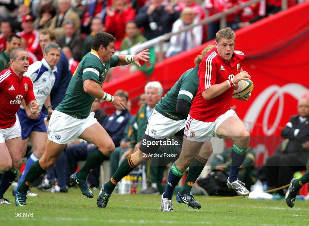 4 July 2009; Jamie Heaslip, British and Irish Lions, makes a break to set up Shane Williams' try. 3rd Test, South Africa v British and Irish Lions, Ellis Park, Johannesburg, South Africa. Picture credit: Andrew Fosker / SPORTSFILE