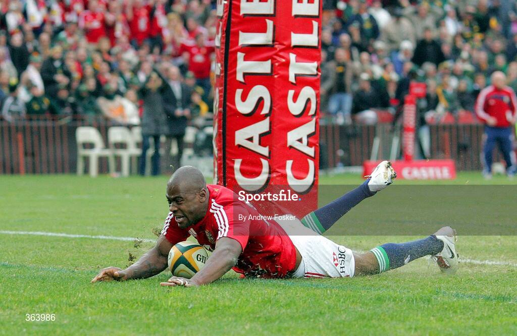4 July 2009; British and Irish Lions' Ugo Monye scores a breakaway try between the posts. 3rd Test, South Africa v British and Irish Lions, Ellis Park, Johannesburg, South Africa. Picture credit: Andrew Fosker / SPORTSFILE